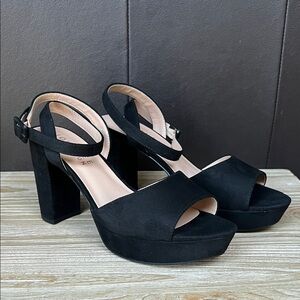 Journee Collection Black Platform Sandals, size 8 wide